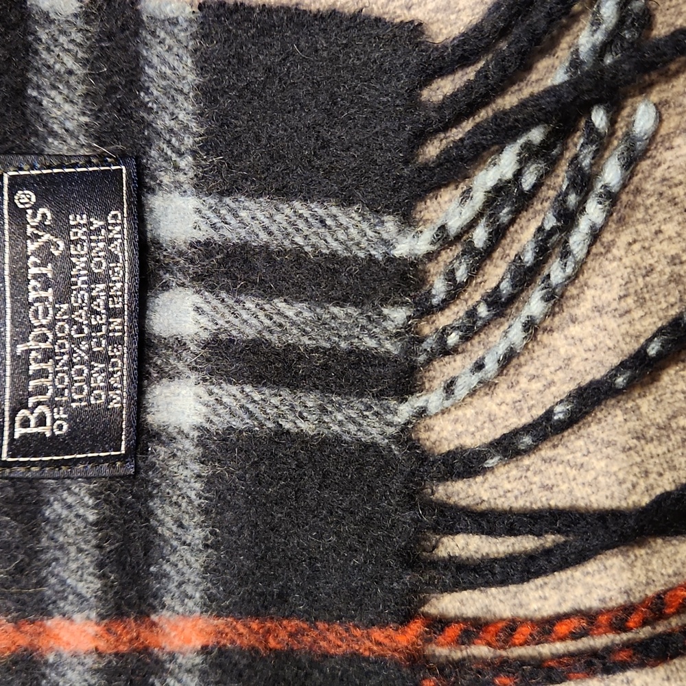 BURBERRY AUTHENTIC VINTAGE CASHMERE NOVA CHECK SCARF - Picture 3 of 6
